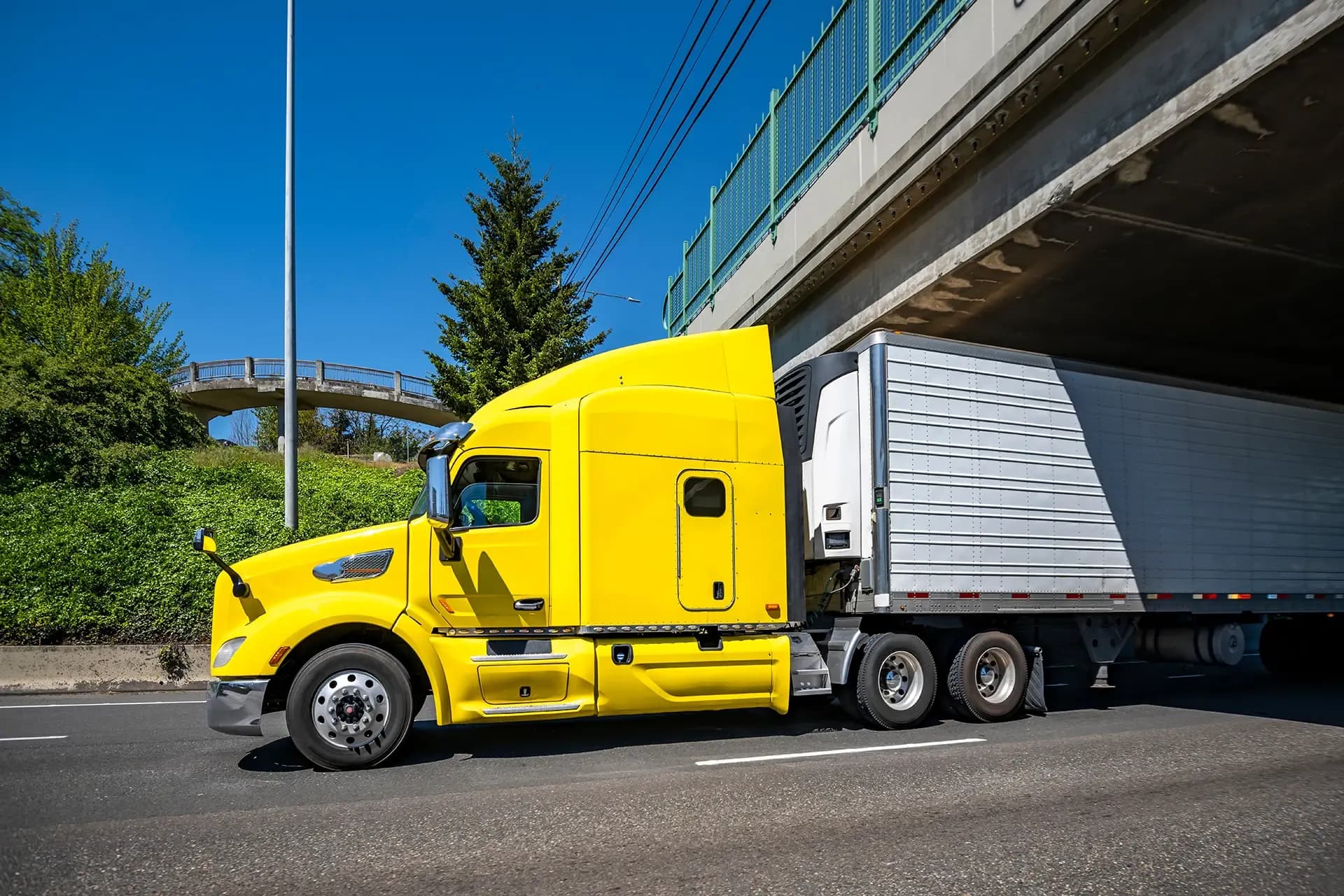 Tips Avoiding Tractor Trailer Crashes