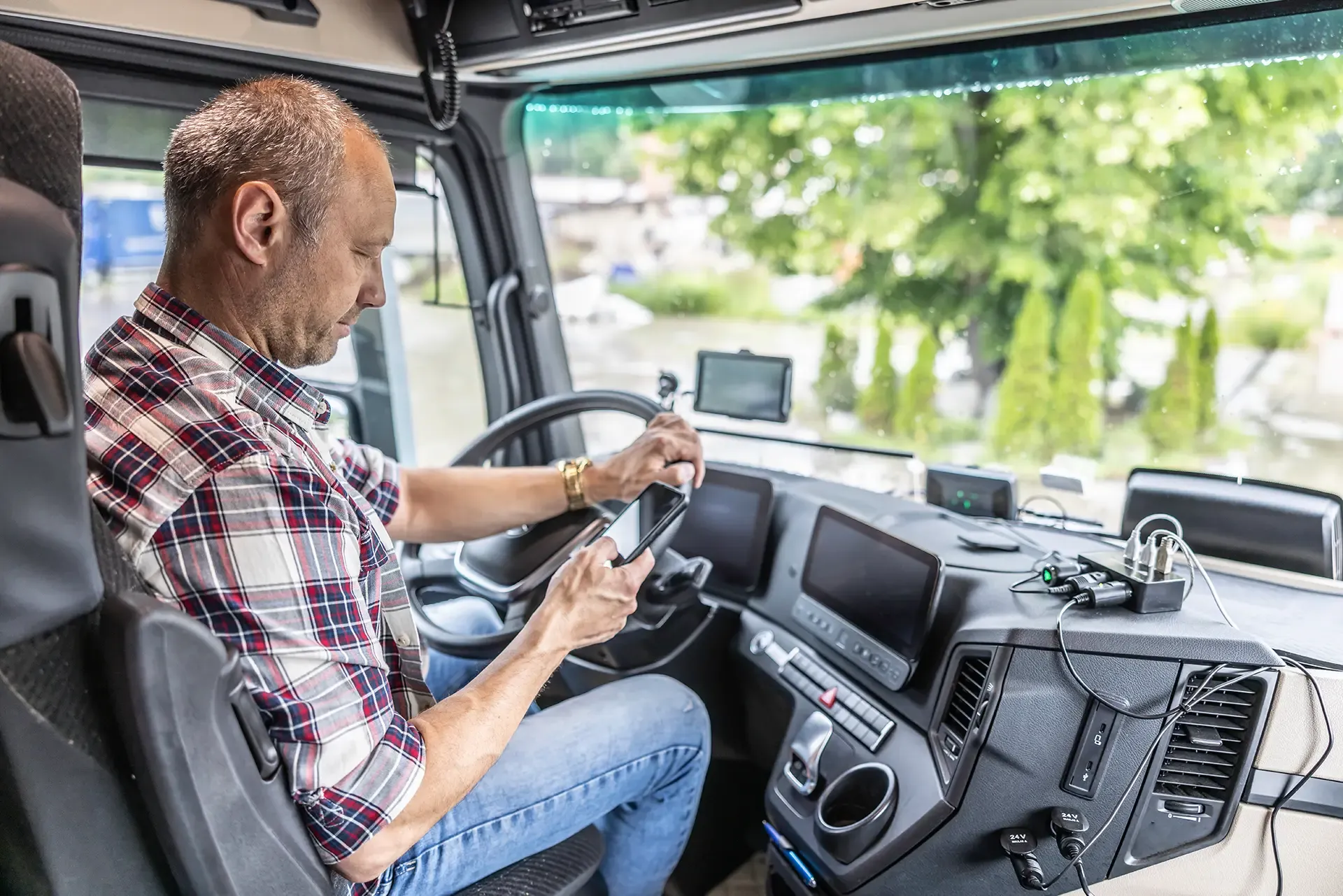 Cell Phone Use Common Causes Truck Accidents Cell Phone Use Common Causes Truck Accidents