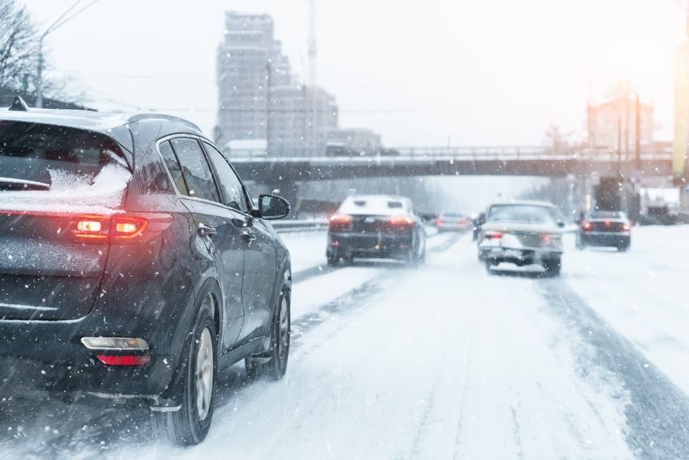 Una tormenta de nieve a principios de invierno causa estragos en las carreteras de Illinois Una tormenta de nieve a principios de invierno causa estragos en las carreteras de Illinois
