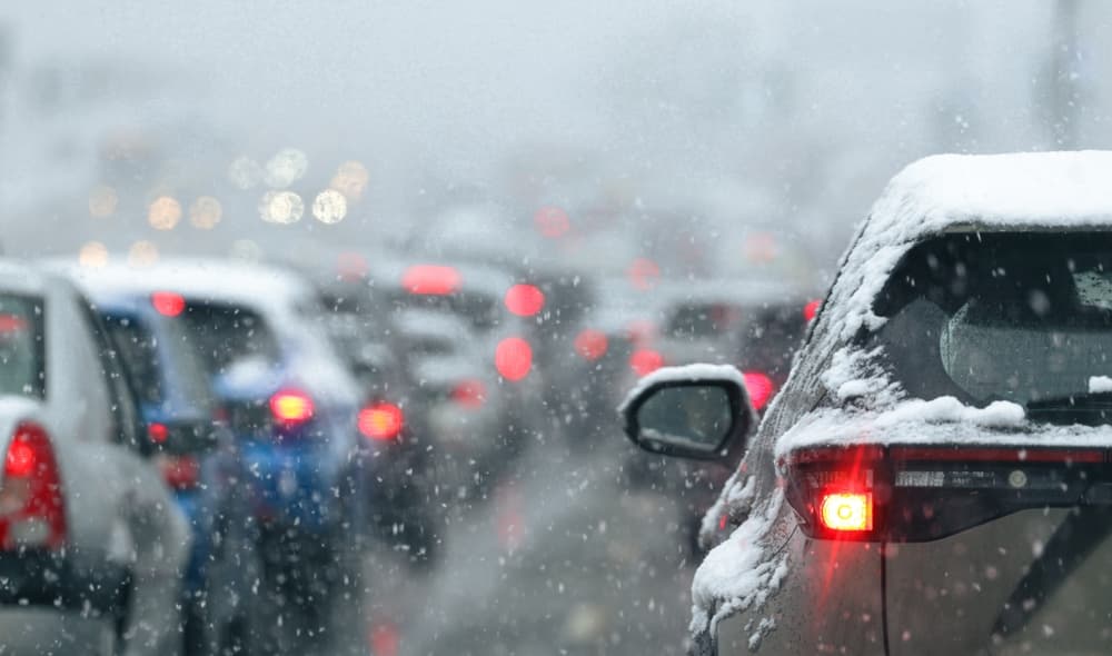 Cómo prepararse para conducir en invierno por las carreteras de Illinois Cómo prepararse para conducir en invierno por las carreteras de Illinois